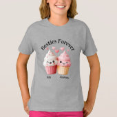 Kawaii Cupcake Besties with Hearts Tシャツ (正面)