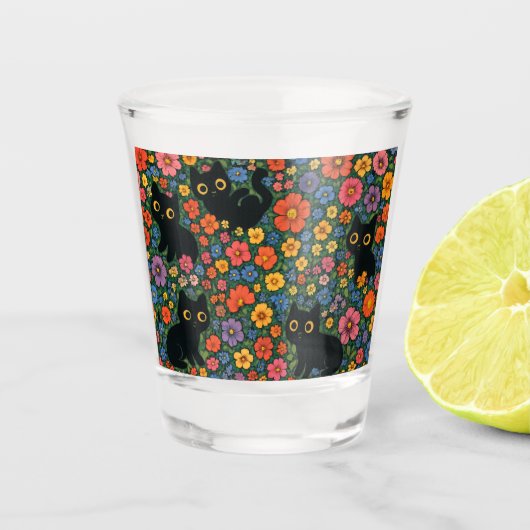 Kawaii Garden Art | Cute Black Cat Floral Pattern ショットグラス (正面)