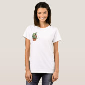 Kawaii Green Moss Creature Hugging Little Mushroom Tシャツ (正面フル)