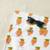 Kawaii pattern of fun carrots ビーチタオル (インサイチュ)