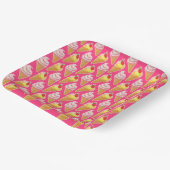 Kawaii pink pattern with strawberry ice cream ペーパープレート (傾斜あり)