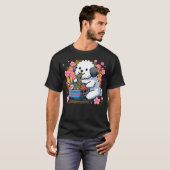 Kawaii Sheepadoodle dog Eating Ramen Tシャツ (正面フル)