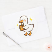 Kawaii Silly Goose Holding Juice Box Sticker ラウンドシール (封筒)