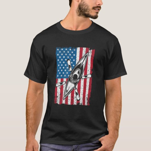 Kayak USA Flag Funny American Canoe Kayaking Patri Tシャツ (正面)