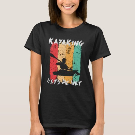 Kayaking Gets Me Wet Kayak Paddling Kayaker Tシャツ (正面)