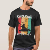 Kayaking Gets Me Wet Kayak Paddling Kayaker Tシャツ (正面)