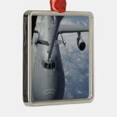 KC-10エクステンダーは、C-5ガラックスを再燃料にする準備をする メタルオーナメント (右)