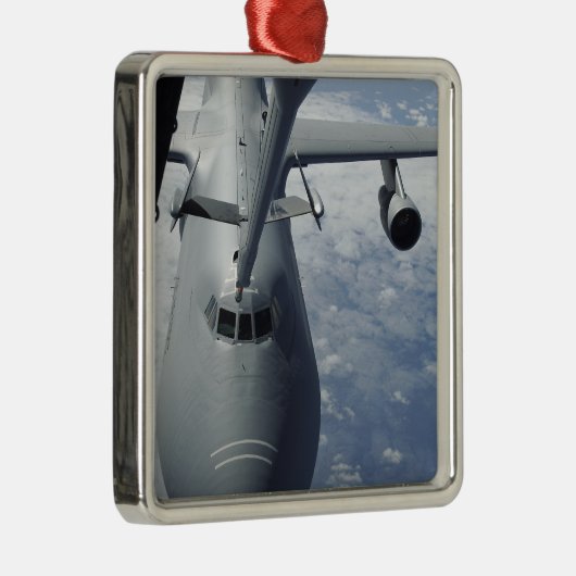 KC-10エクステンダーは、C-5ガラックスを再燃料にする準備をする メタルオーナメント (右)