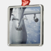 KC-10エクステンダーは、C-5ガラックスを再燃料にする準備をする メタルオーナメント (左)