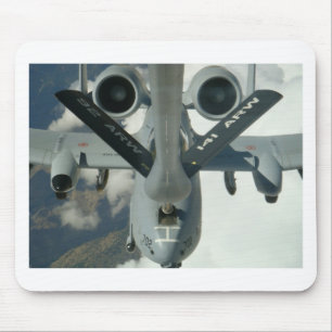 KC-135によって燃料を補給されるA-10 マウスパッド
