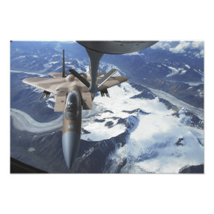 KC-135Rの後ろに座るF-15Cイーグル航空機 フォトプリント