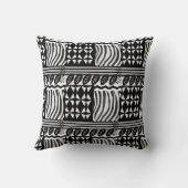 KCSによる白黒アフリカインスパイアパターン クッション (裏面)