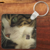 Keenoクローズアップアルミキーチェーン キーホルダー (裏面)