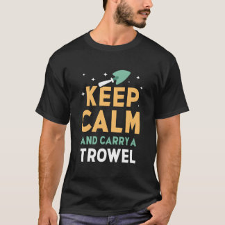 Keep Calm And Carry A Trowel Garden Gardener Garde Tシャツ