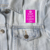 Keep Calm and Carry Onの鮮やかなピンク 缶バッジ (インサイチュ)
