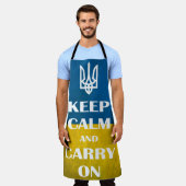 Keep calm and carry on Ukrainian emblem trident エプロン (着用した状態)