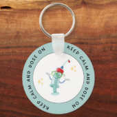 Keep Calm and Dose On – Funny Diabetes Keychain キーホルダー (裏面)