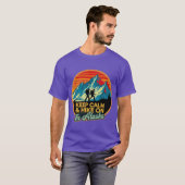 Keep Calm Hike On In Alaska 1 Tシャツ (正面フル)