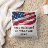 keep calm quote and vibrant american flag クッション (ブランケット)