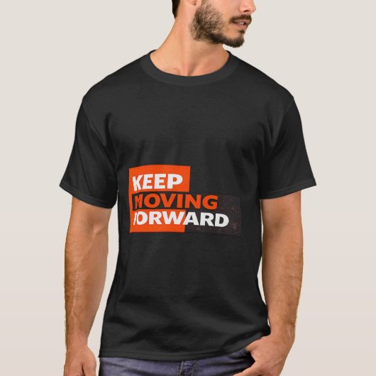 Keep Moving Forward – Bold Motivational Typography Tシャツ (正面)