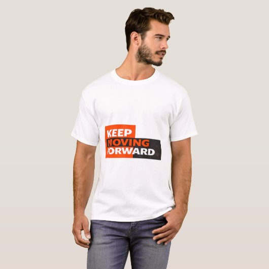 Keep Moving Forward – Bold Motivational Typography Tシャツ (正面フル)