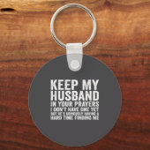 Keep My Husband In Your Prayers Funny Saying Quote キーホルダー (正面)