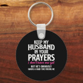 Keep My Husband In Your Prayers Funny Saying Quote キーホルダー (正面)
