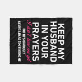 Keep My Husband In Your Prayers Funny Saying Quote フリースブランケット (正面(横))