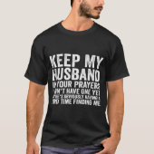 Keep My Husband In Your Prayers Funny Saying Quote Tシャツ (正面)