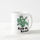 Keep on resisting with the Portland frog コーヒーマグカップ (正面右)
