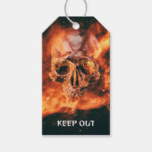Keep Out. Flaming skull in space ギフトタグ (正面)