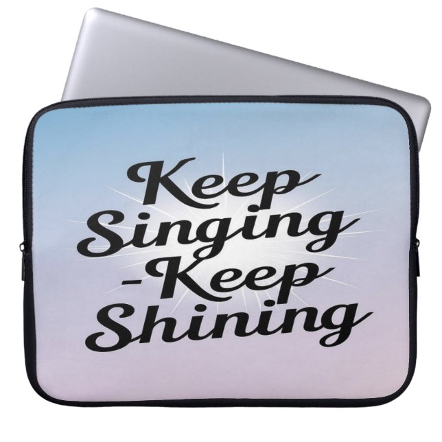 Keep Singing Keep Shining オプション2 ラップトップスリーブ (正面)