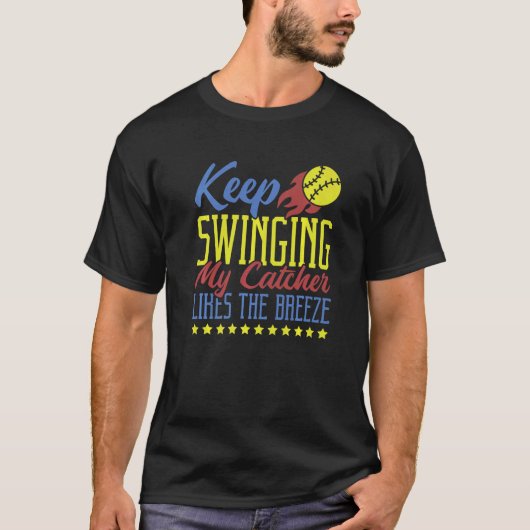 Keep Swinging My Catcher Likes The Breeze Softball Tシャツ (正面)