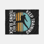 Keep Training Until The Belt Turns Black Retro Kar フリースブランケット (正面(横))