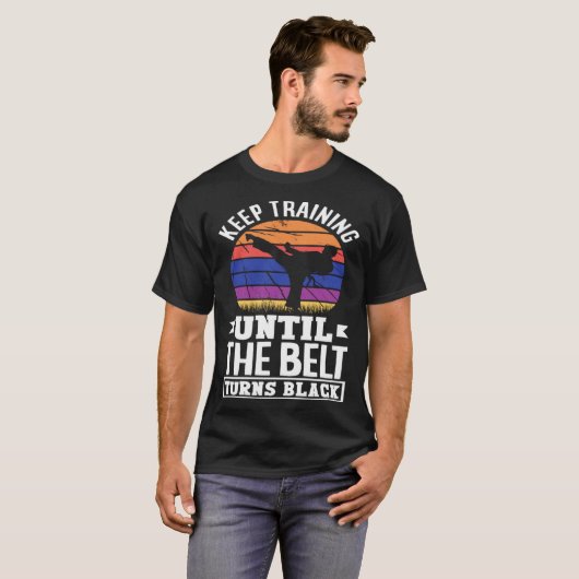 Keep Training Until The Belt Turns Black Taekwondo Tシャツ (正面フル)