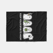 Keep Your Spirits High Ghost Smoking Weed Hallowee フリースブランケット (正面(横))