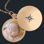 Keepsakeベビー写真 ゴールドプレートネックレス<br><div class="desc">新生児の写真を、家族や自分自身のための美しい贈り物のための甘い金ゴールドユニークメッキネックレスに追加しなさい。祖父母は新しい孫の特別な形見を愛する！</div>