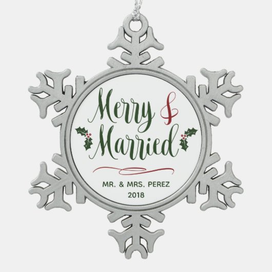 Keepsakeメリーで及び結婚したな初めてのクリスマス氏及び夫人 スノーフレークピューターオーナメント (正面)