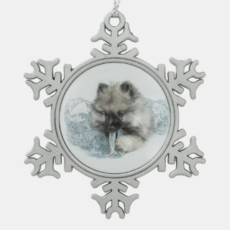 Keeshondの子犬の雪片のオーナメント スノーフレークピューターオーナメント