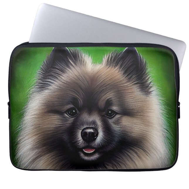 Keeshond Dog in St. Patrick's Day Dress ラップトップスリーブ (正面)
