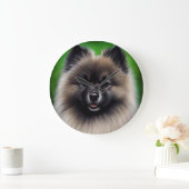 Keeshond Dog in St. Patrick's Day Dress ラージ壁時計 (ホーム)