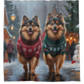 Keeshond Dogs Christmas Snow Holiday シャワーカーテン (正面)