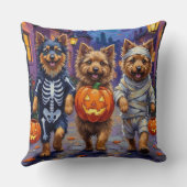 Keeshond Trick-or-Treating in Halloween Costumes クッション (裏面)