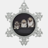 Keeshondenはのための雪片のピューターのオーナメントを保ちます スノーフレークピューターオーナメント (正面)