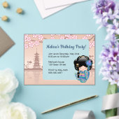 Keiko Kokeshi透明ウィンドウ誕生日ベージュ アクリル招待状 (インサイチュ (ウェディング))