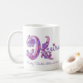 Keiraの女の子はKのモノグラムのハートのマグの意味を示します コーヒーマグカップ