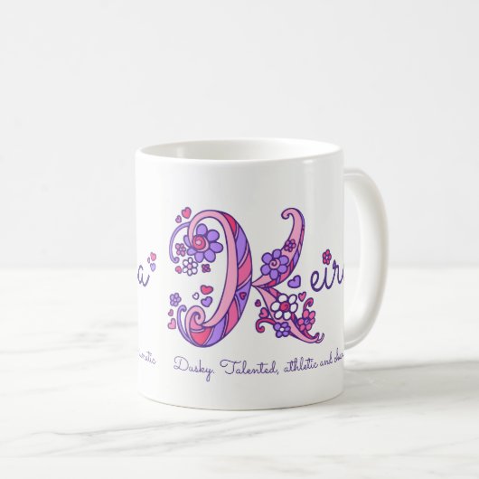 Keiraの女の子はKのモノグラムのハートのマグの意味を示します コーヒーマグカップ (正面右)