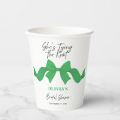 Kelly Green Bow She's Tying the Knot Bridal Shower 紙コップ (正面)