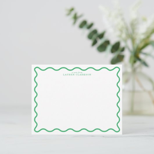 Kelly Green Modern Wavy Border Note Card 招待状 (スタンド正面)