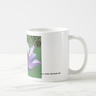 Kenilworthの水中競技の庭のラベンダーのはす コーヒーマグカップ